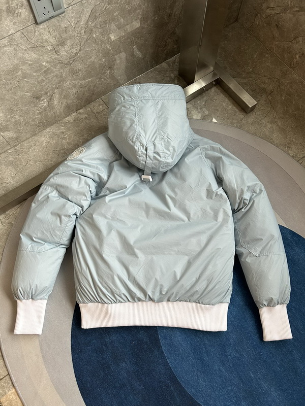 Can*a Go*e coat-307