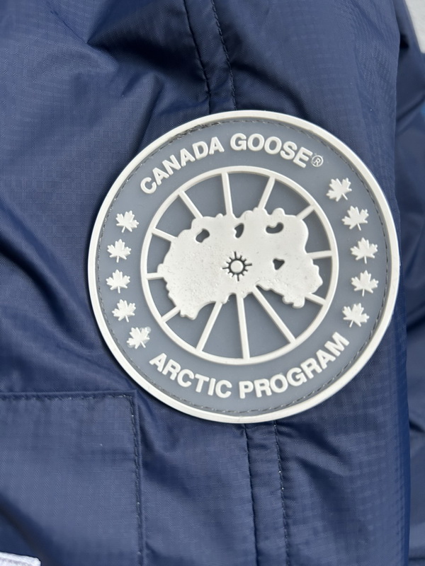 Can*a Go*e coat-310