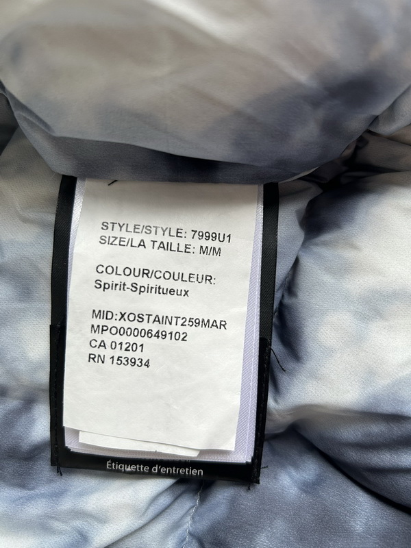 Can*a Go*e coat-310