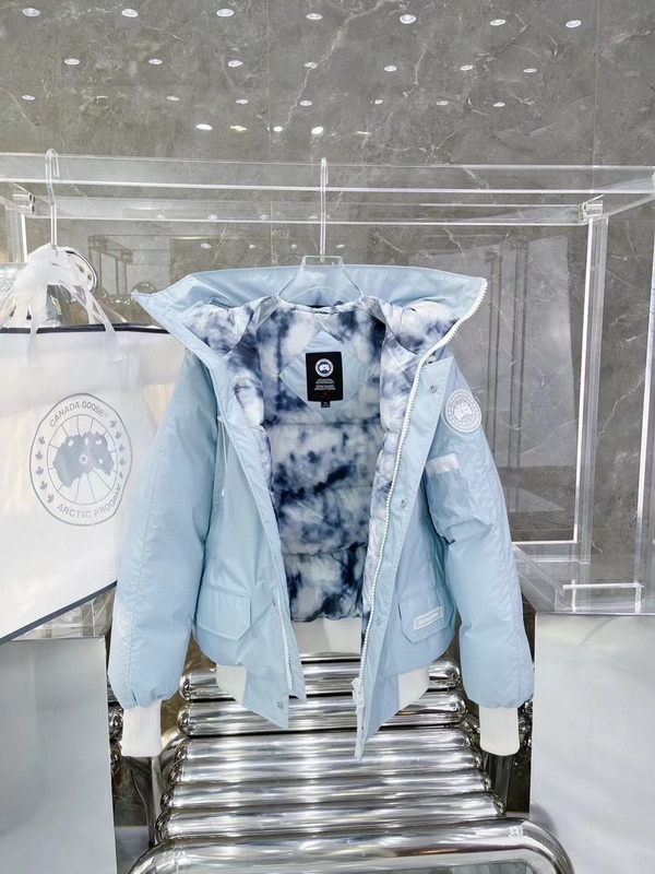 Can*a Go*e coat-313