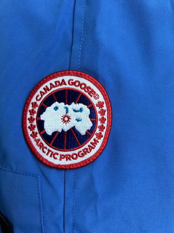 Can*a Go*e coat-342