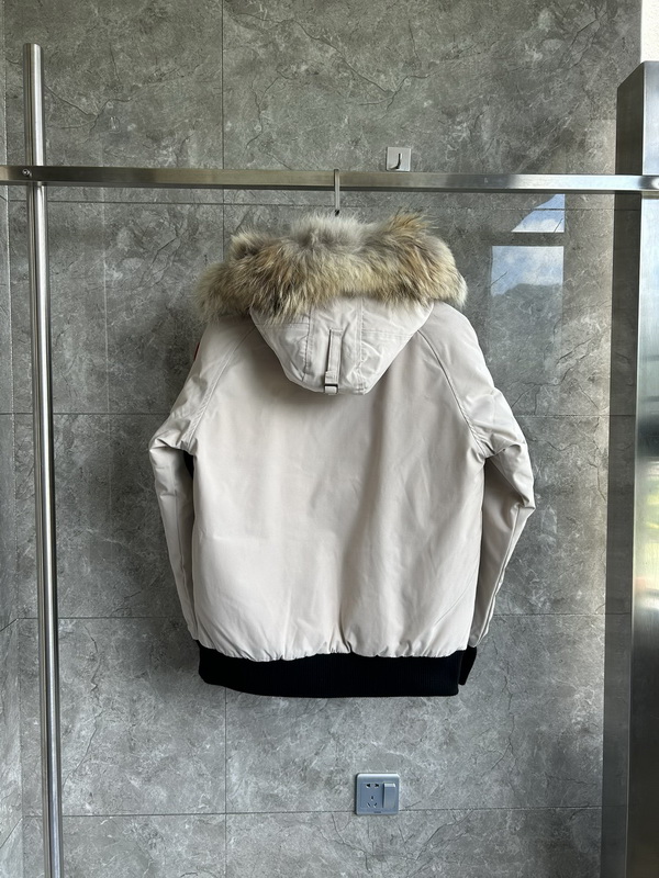 Can*a Go*e coat-352