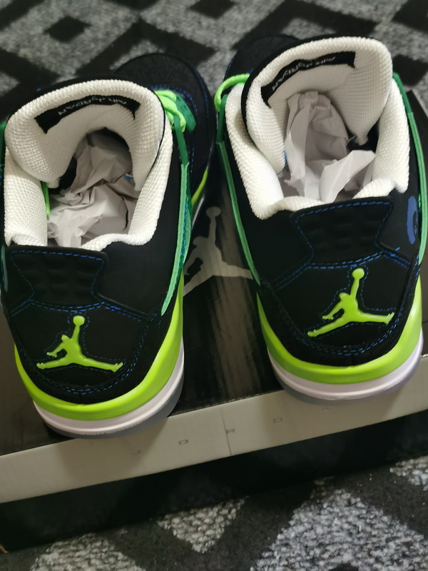 Air Jordan 4 Retro-023
