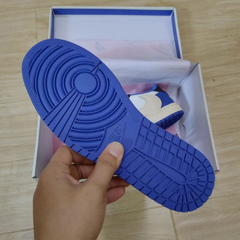 Nike Air Jordan 1 Low-010