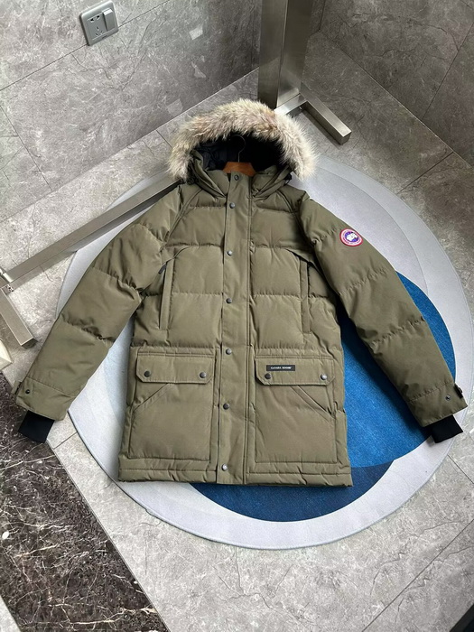 Can*a Go*e coat-372