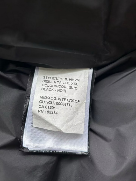 Can*a Go*e coat-374