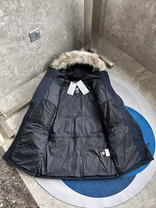 Can*a Go*e coat-368