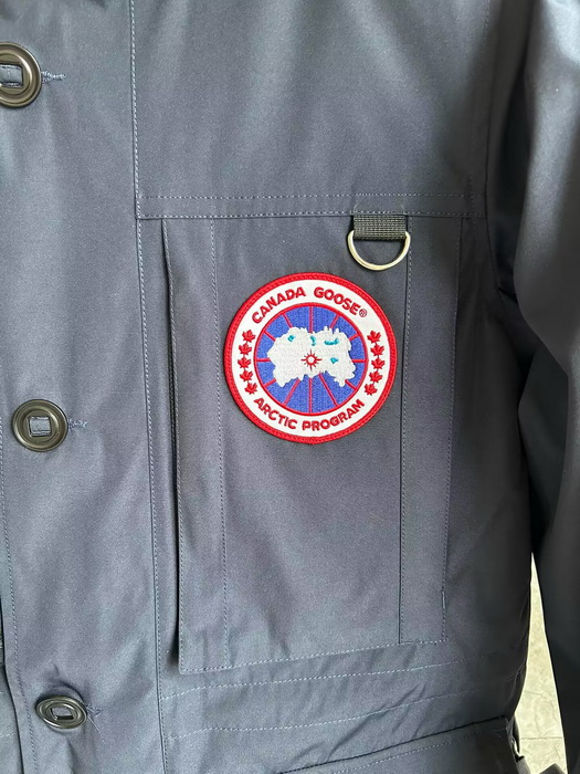Can*a Go*e coat-375