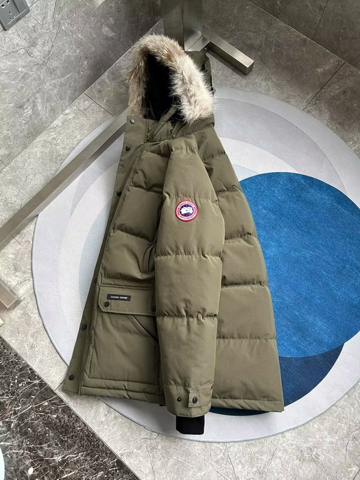 Can*a Go*e coat-372