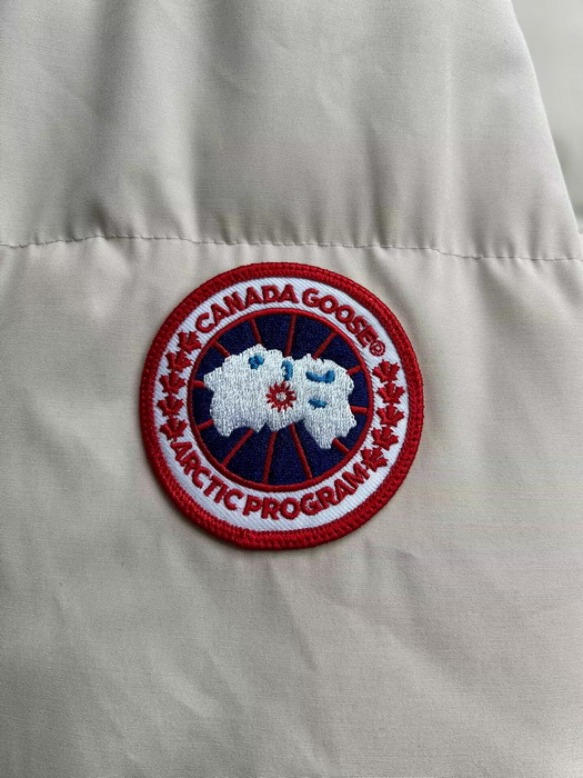 Can*a Go*e coat-369
