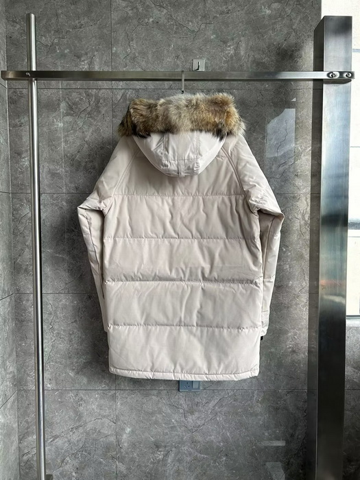 Can*a Go*e coat-369