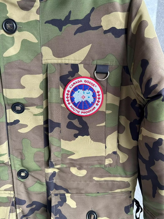 Can*a Go*e coat-373