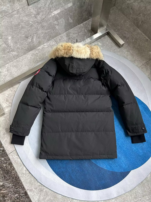 Can*a Go*e coat-370