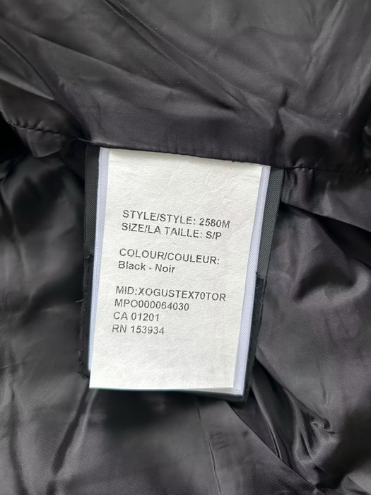 Can*a Go*e coat-371