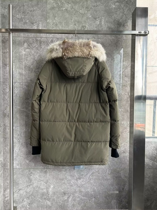 Can*a Go*e coat-372