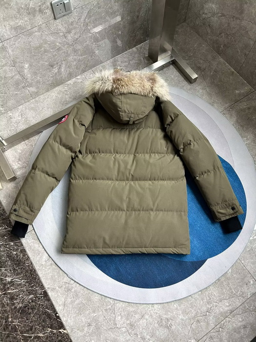 Can*a Go*e coat-372