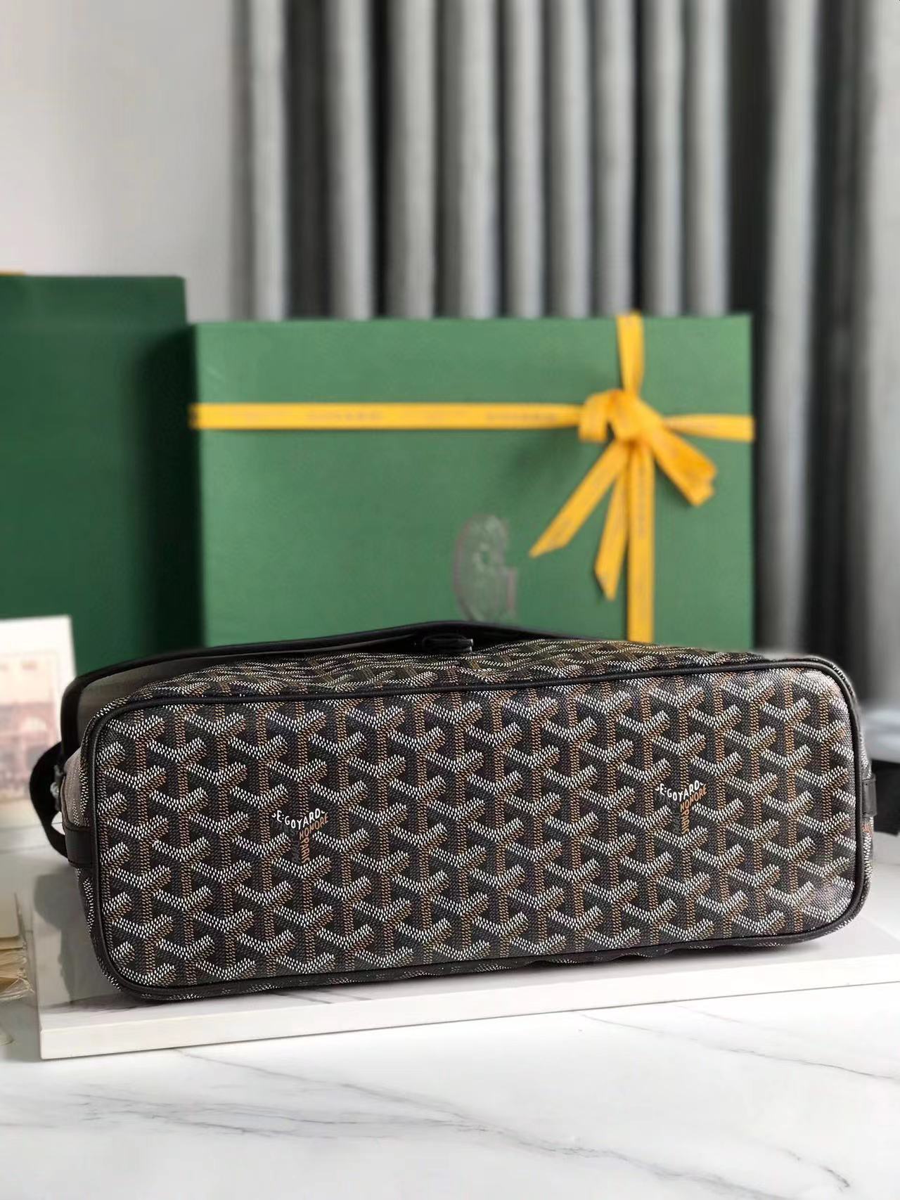 Go*ard handbags aaaa(men)-004