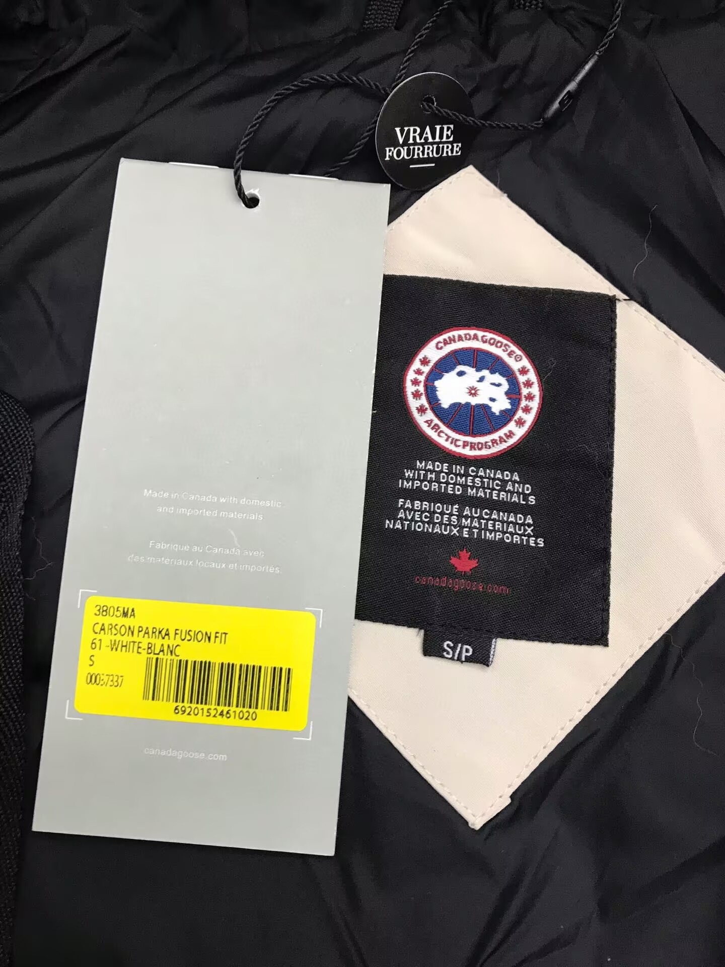 Can*a Go*e coat-379