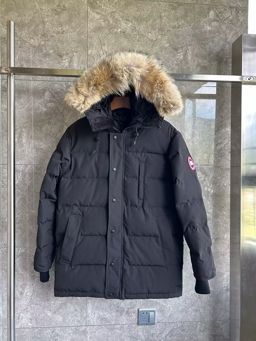 Can*a Go*e coat-378