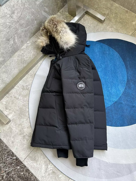 Can*a Go*e coat-377