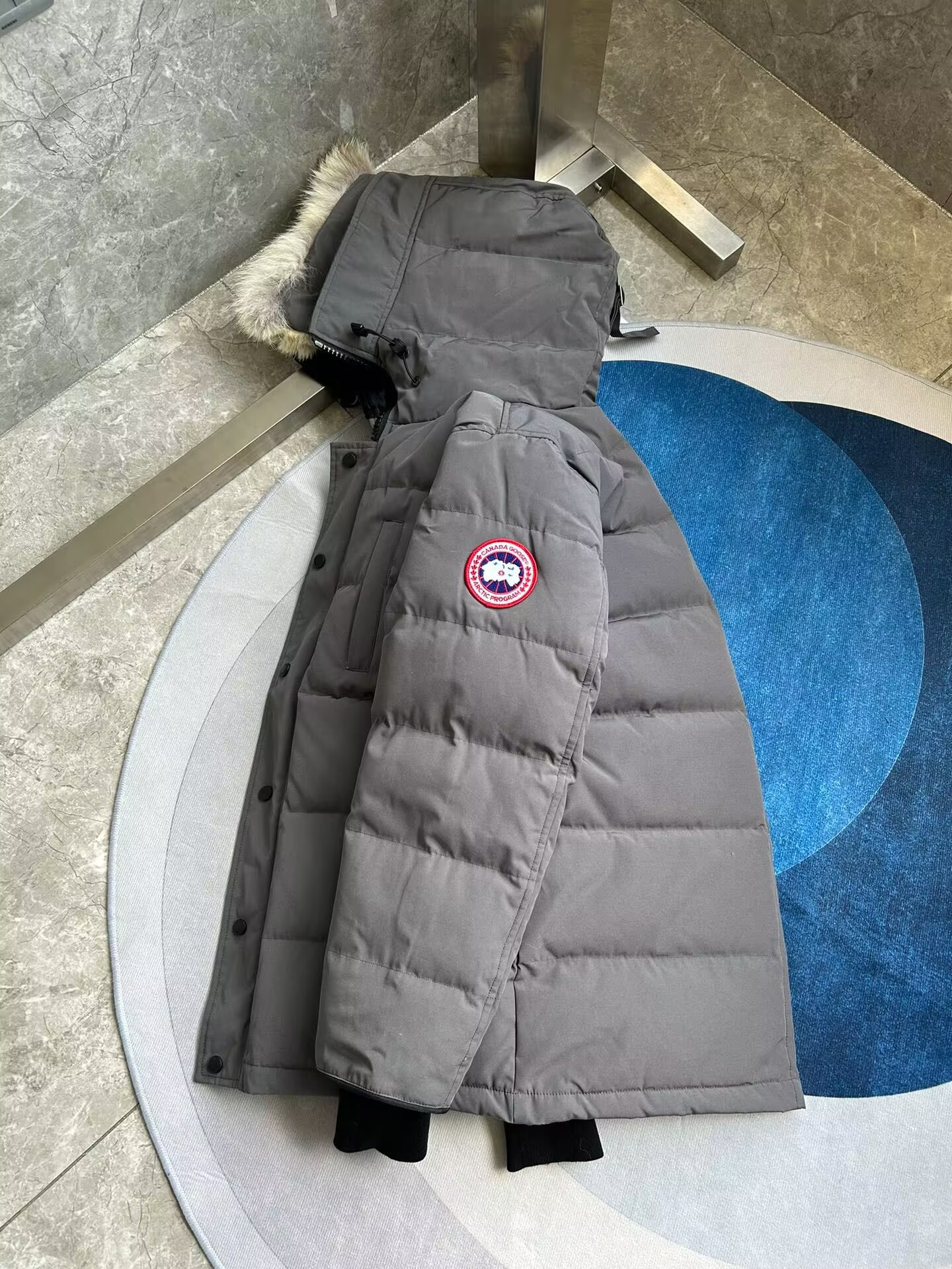 Can*a Go*e coat-382
