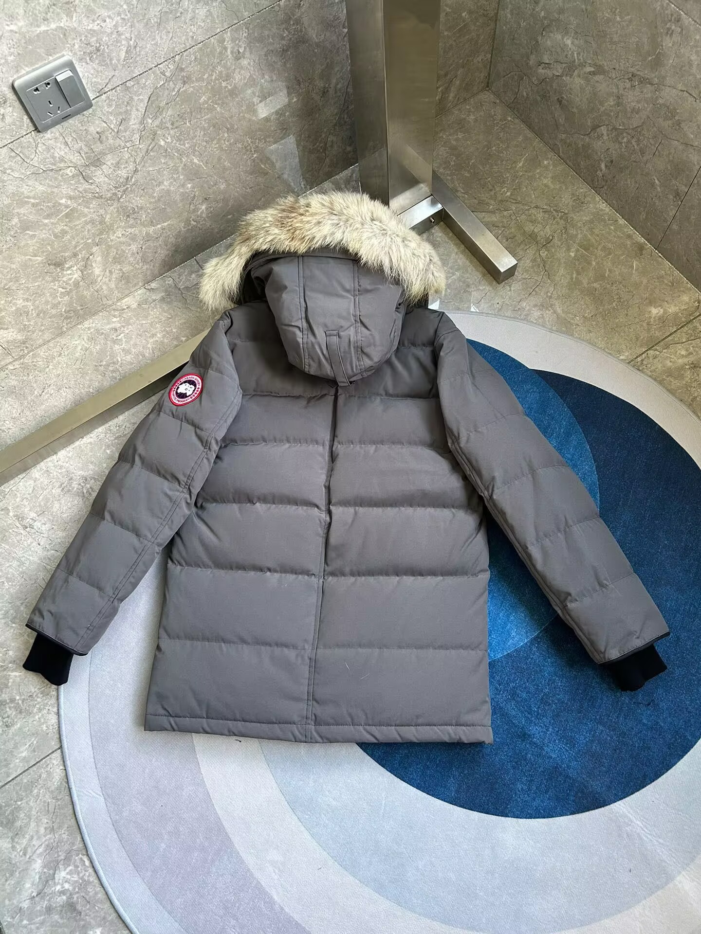 Can*a Go*e coat-382