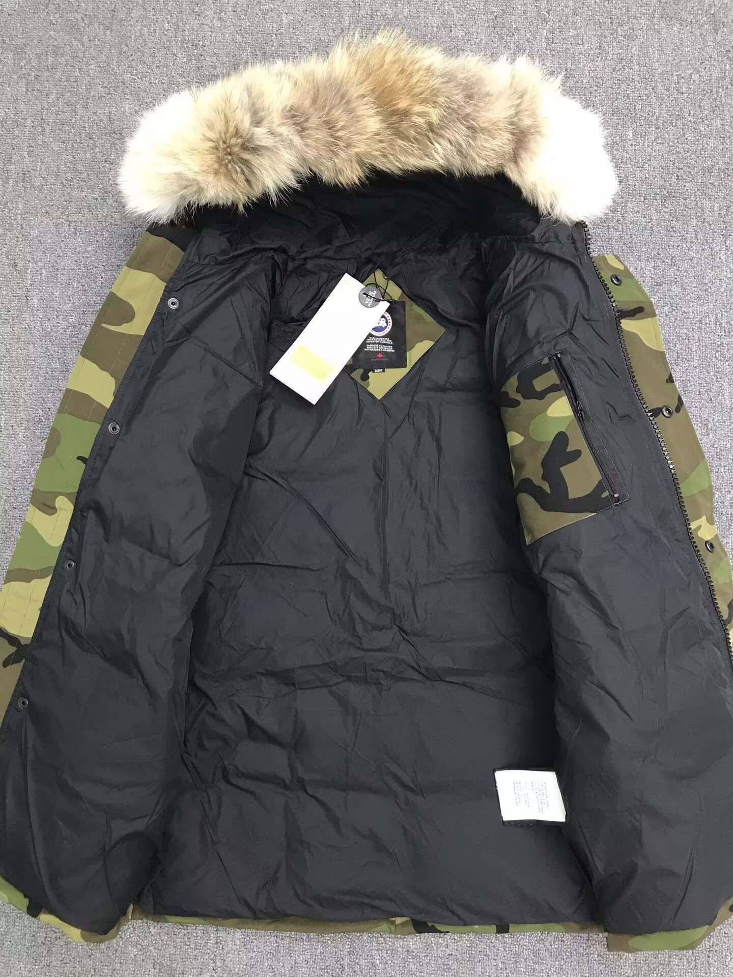 Can*a Go*e coat-380