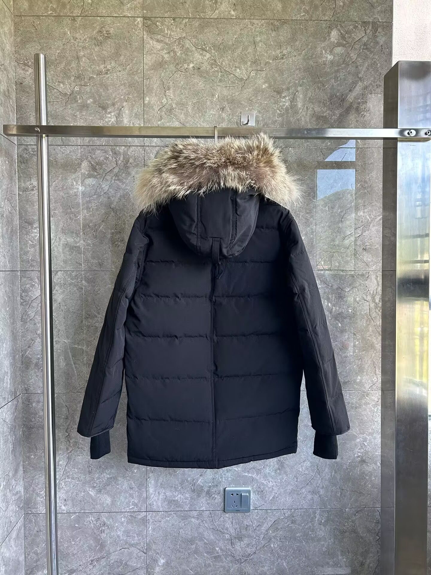 Can*a Go*e coat-377