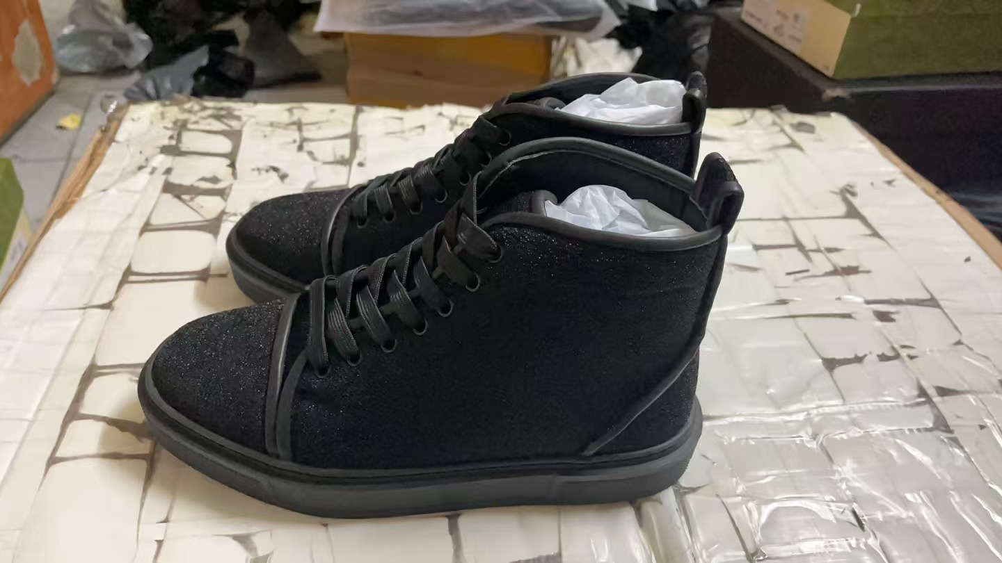 CL Men Shoes-544