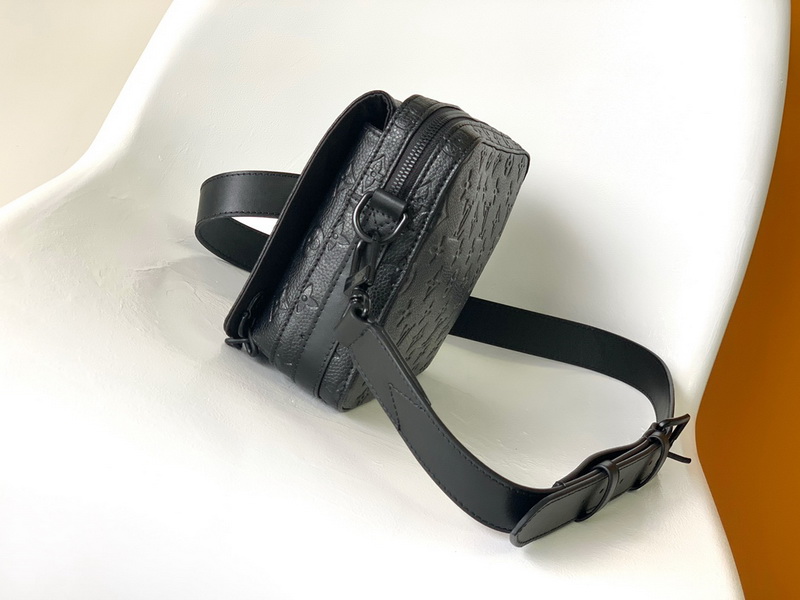 LV Handbags AAAA(Men)-153