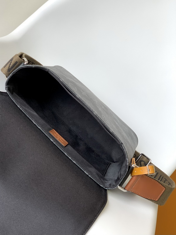 LV Handbags AAAA(Men)-183
