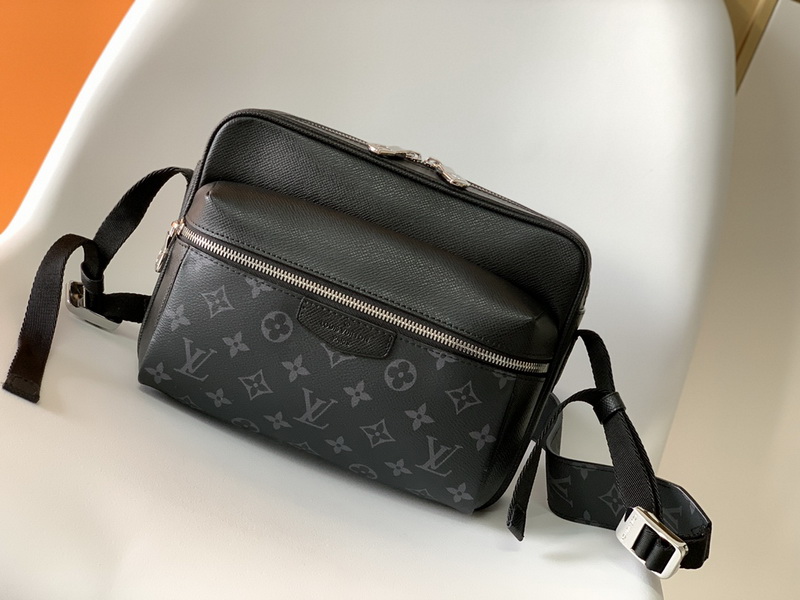 LV Handbags AAAA(Men)-190
