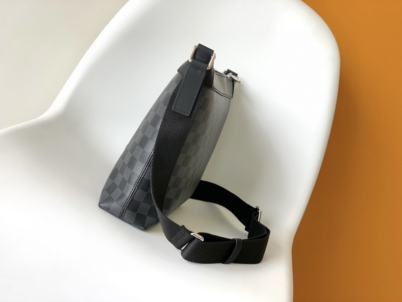 LV Handbags AAAA(Men)-194