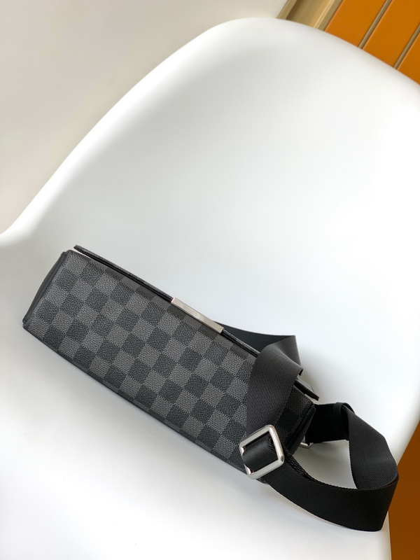 LV Handbags AAAA(Men)-204