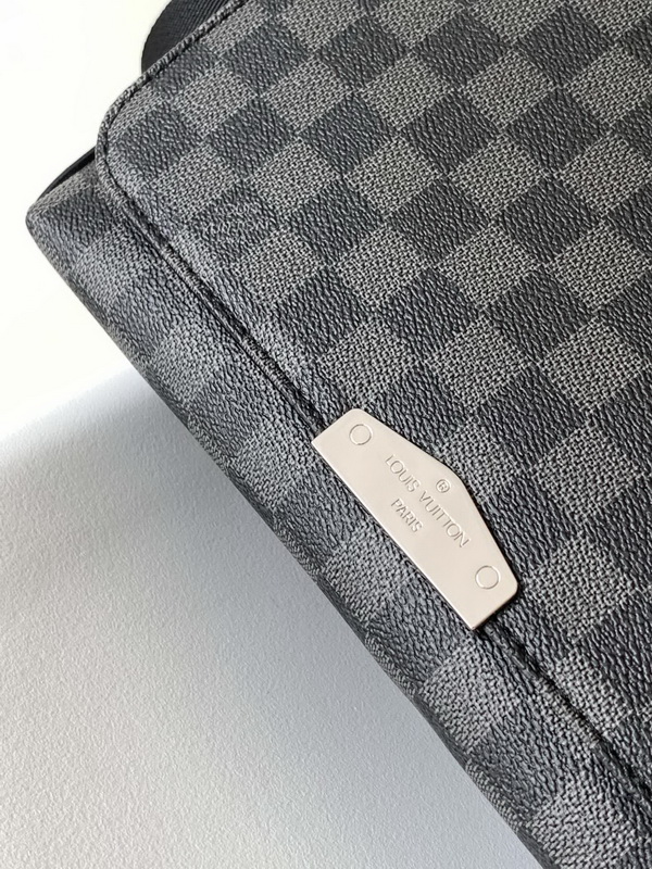 LV Handbags AAAA(Men)-204