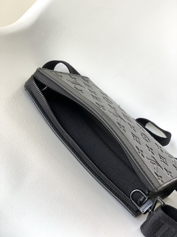 LV Handbags AAA(Men)-282