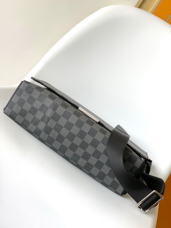 LV Handbags AAA(Men)-286