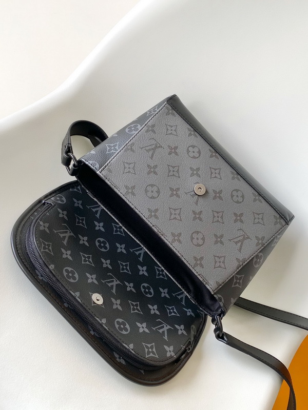LV Handbags AAA(Men)-290