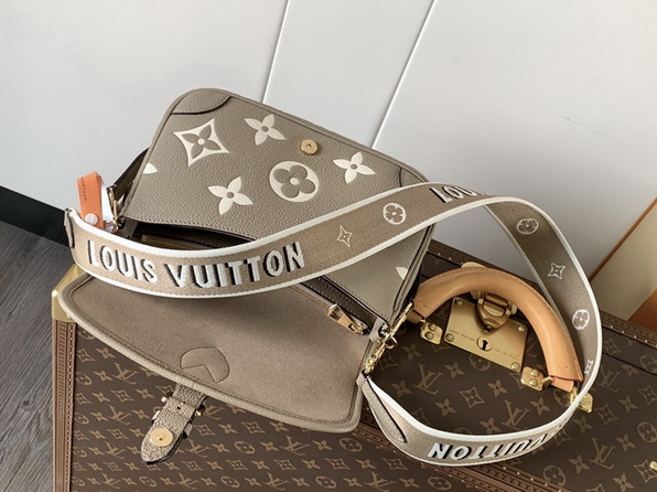 LV Bag-NFC(AAA)-536