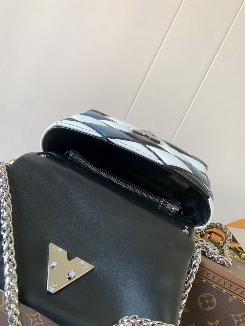 LV Bag-NFC(AAA)-657