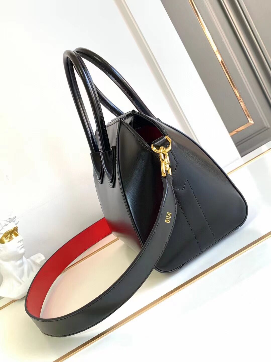 Givenchy Handbags AAA(Women)-003