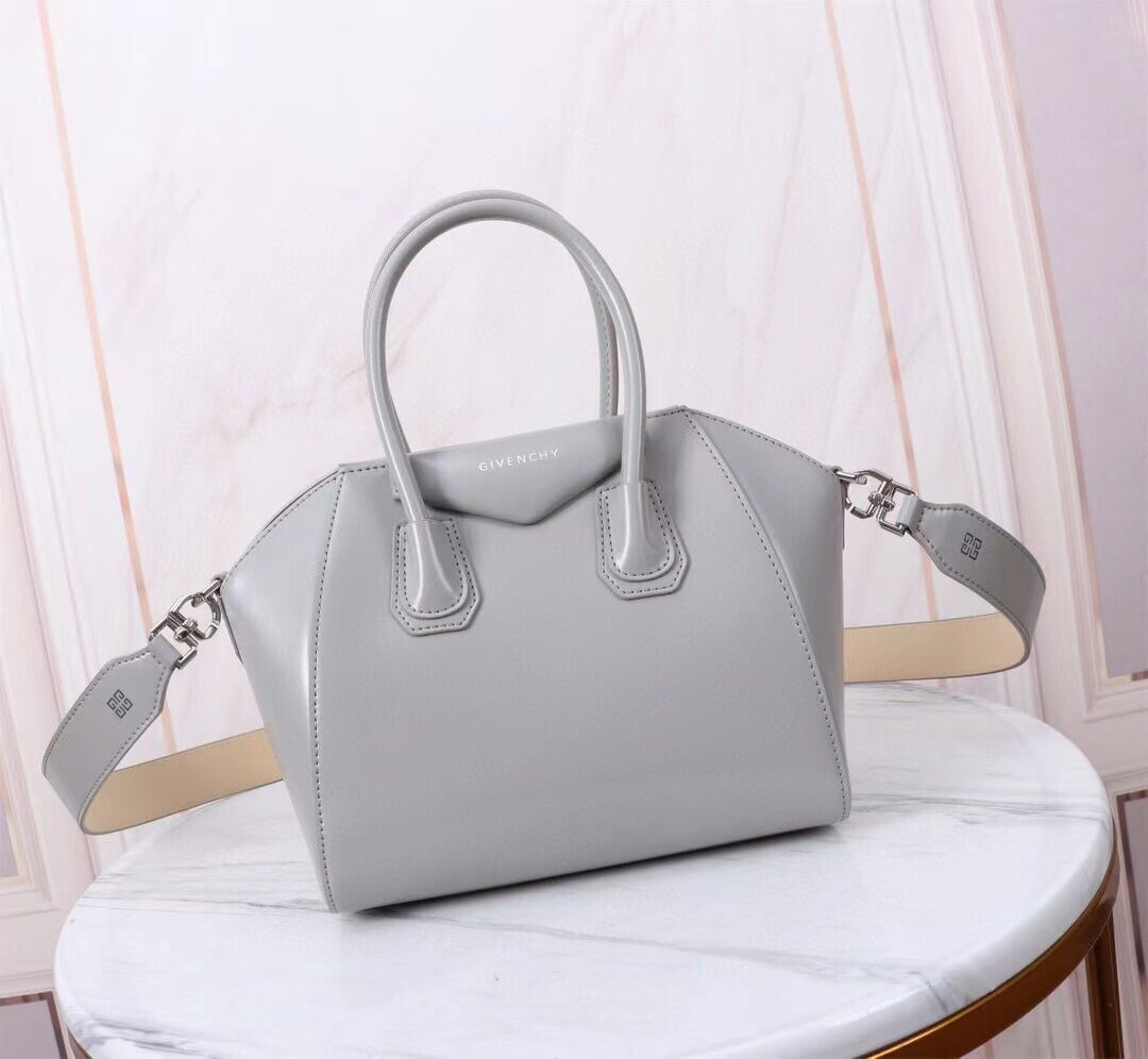 Givenchy Handbags AAA(Women)-001