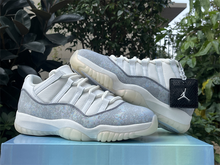 Air Jordan 11 Low Snakeskin