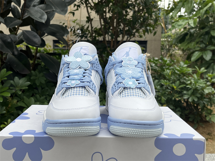 Air Jordan 4 ALUMINUM