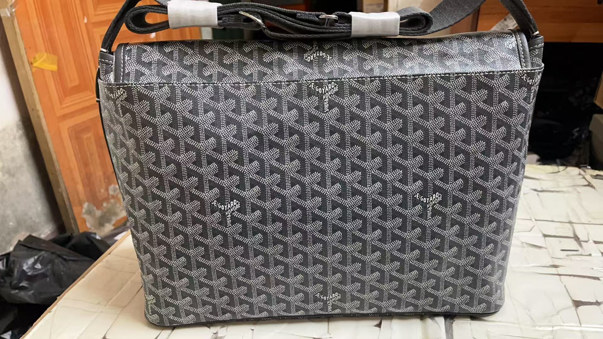 Go*ard handbags aaaa(men)-028