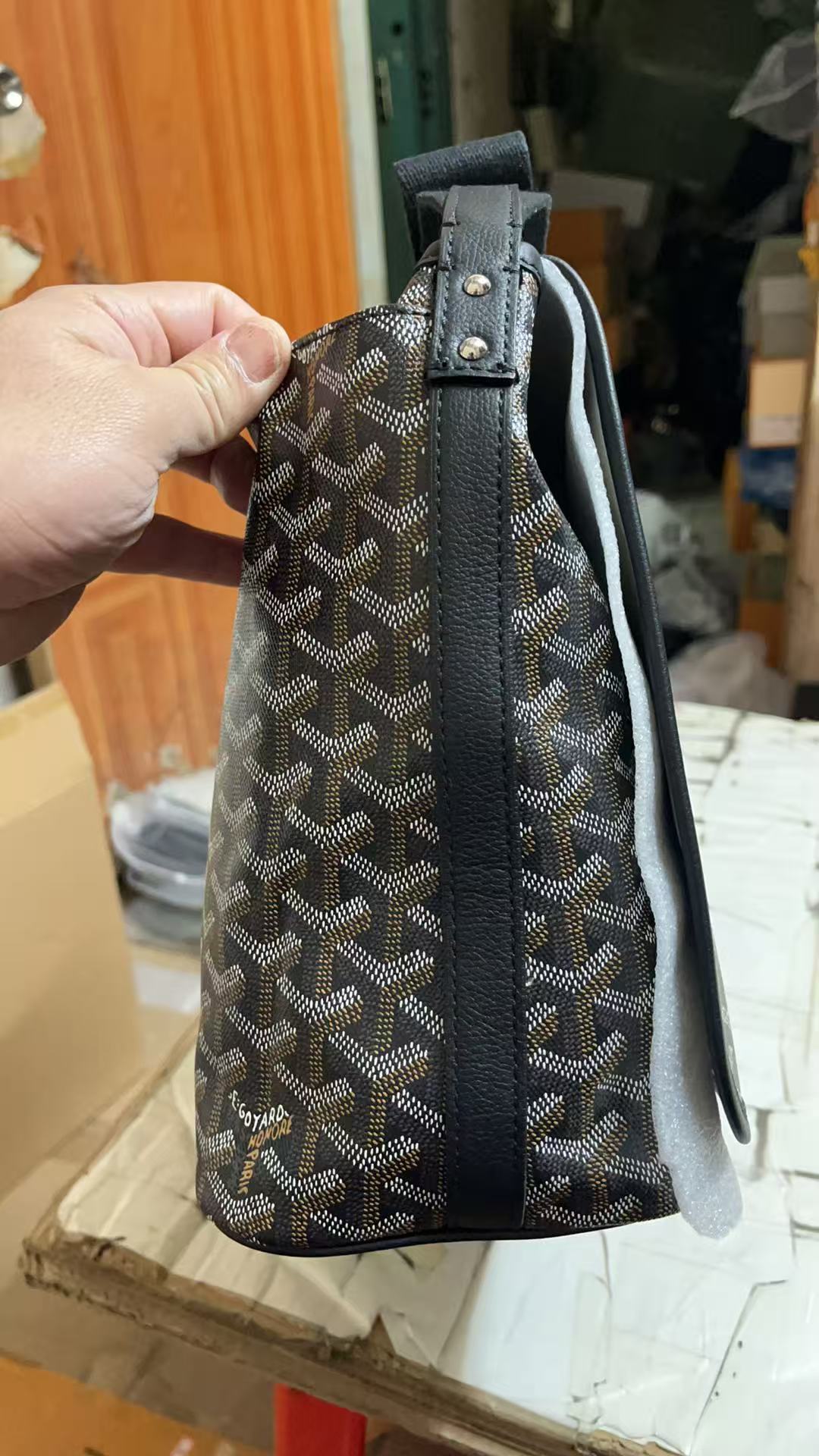 Go*ard handbags aaaa(men)-004