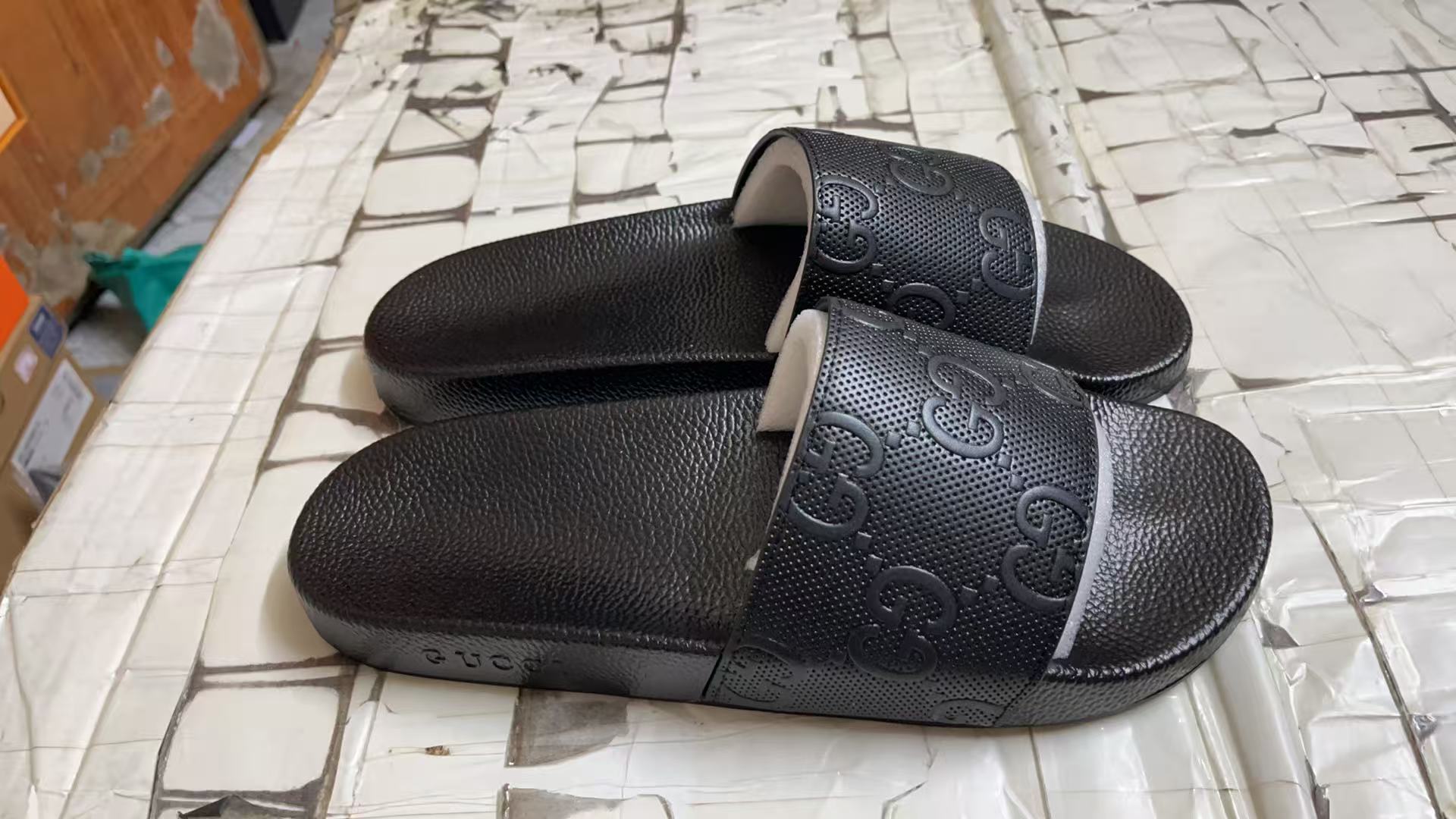 G*u*i slippers(aaa)-467