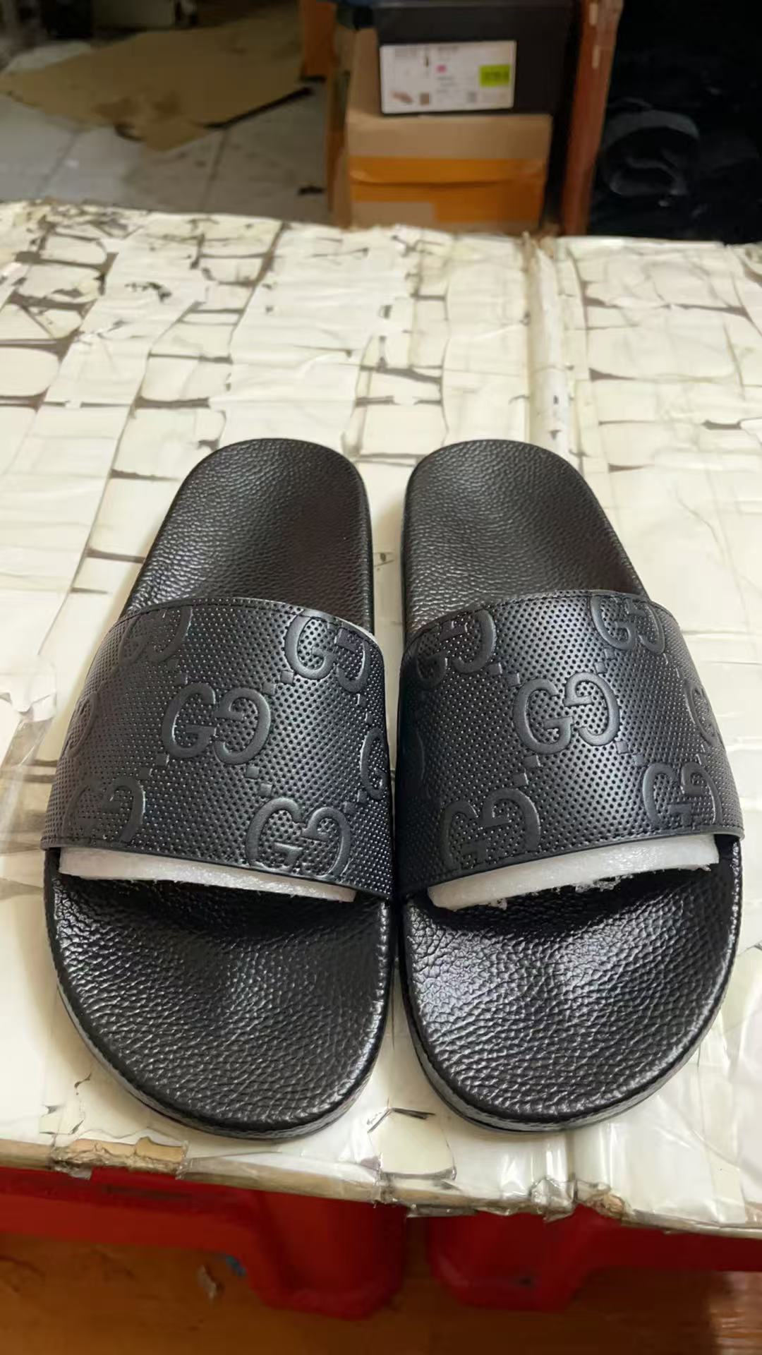 G*u*i slippers(aaa)-467