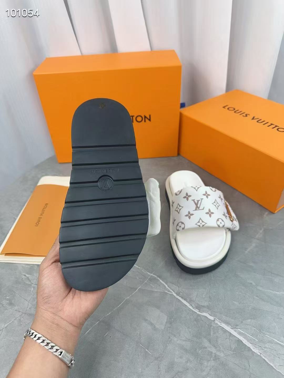 LV Slippers(AAA)-074