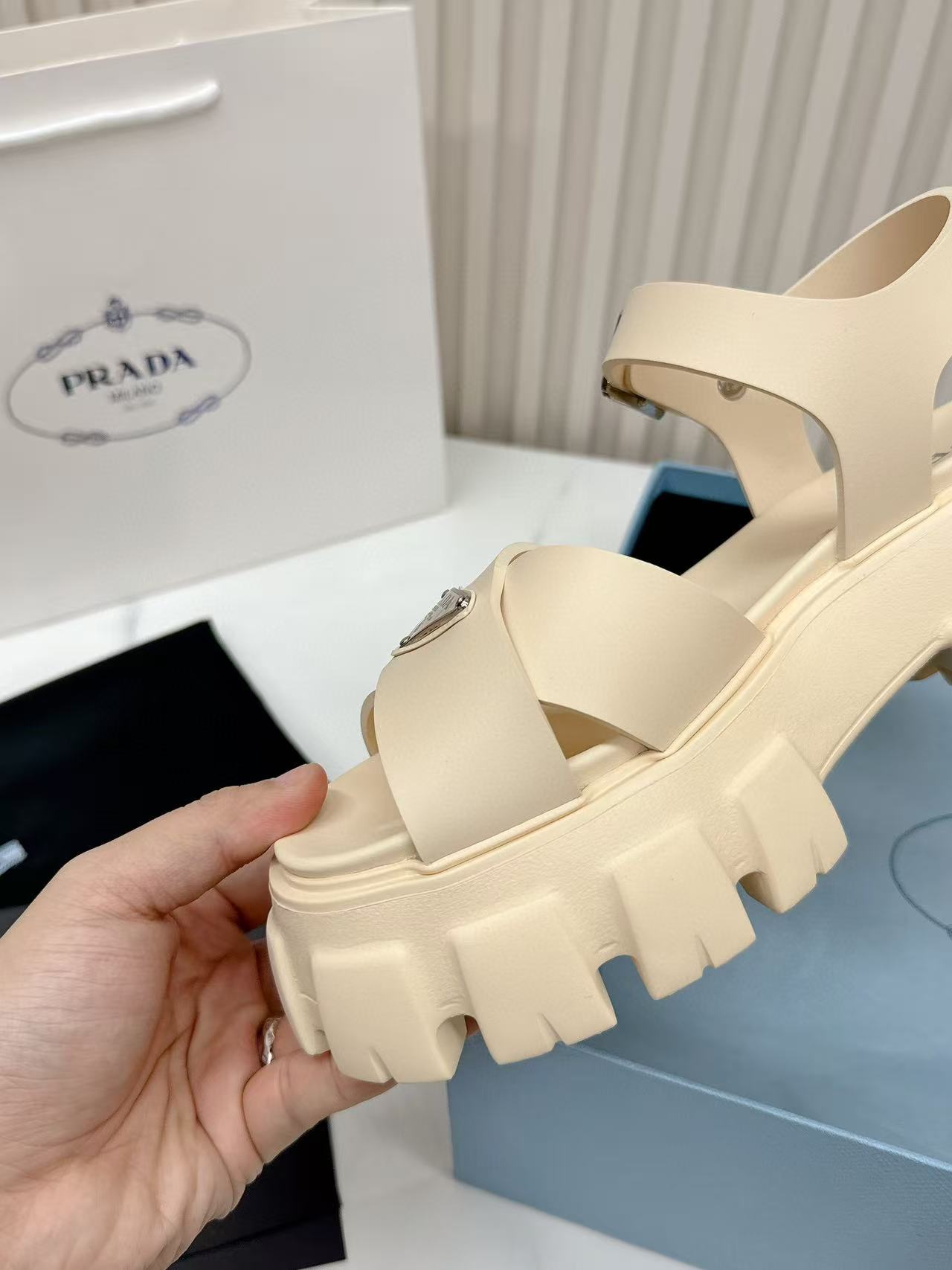 Pra*a slippers women(aaa)-019